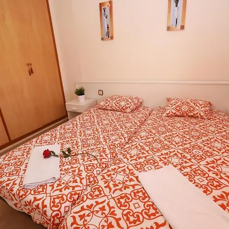 Clara-154 Apartman *